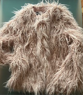 Abrigo pelo rosa Bershka