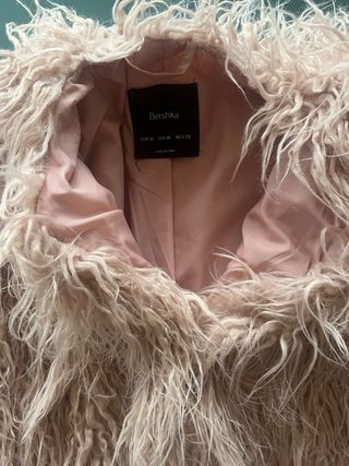 Abrigo pelo rosa Bershka
