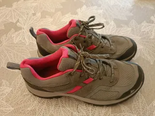 Bambas Quechua MH100 gris/rosa