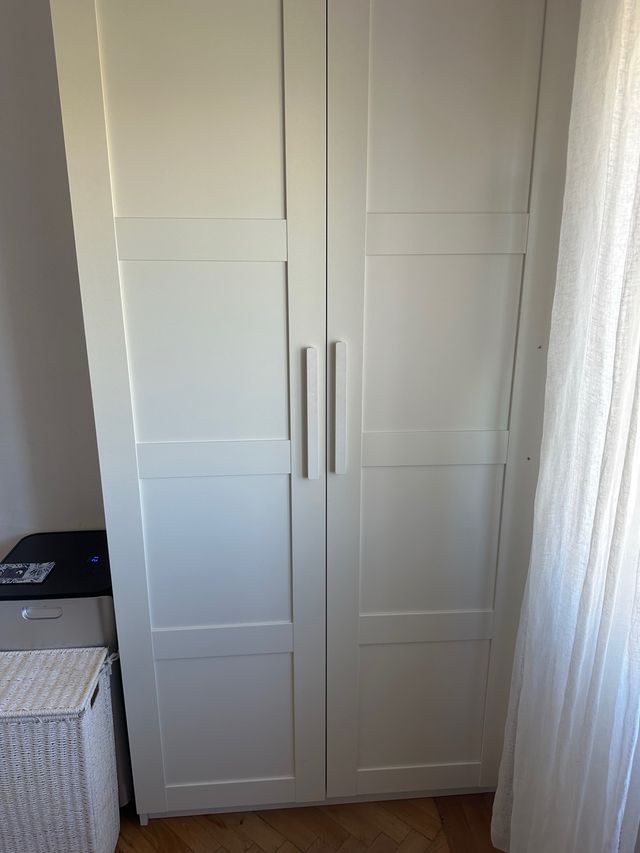 Armario IKEA 2 puertas 4 estantes 2 cajones.