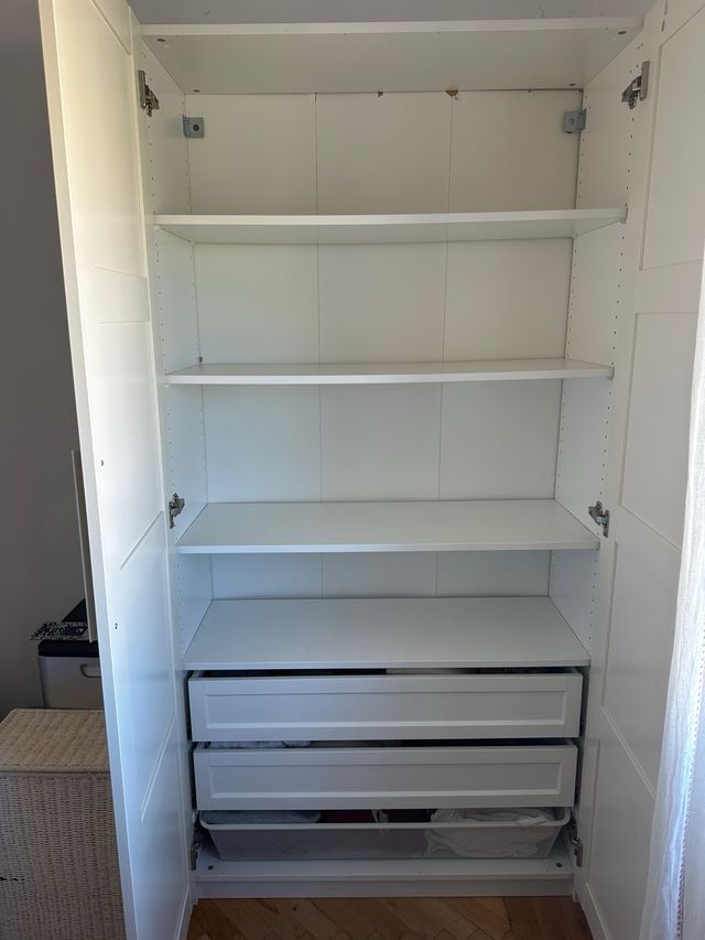 Armario IKEA 2 puertas 4 estantes 2 cajones.