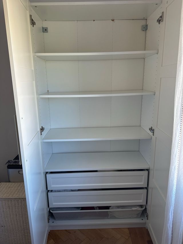 Armario IKEA 2 puertas 4 estantes 2 cajones.