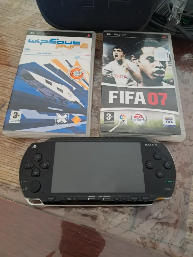 Console Sony PSP Nera + 2 Giochi