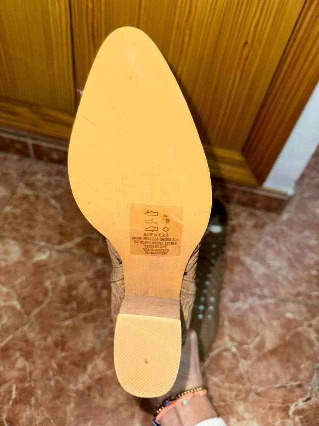 Botines tacón marrón tejido