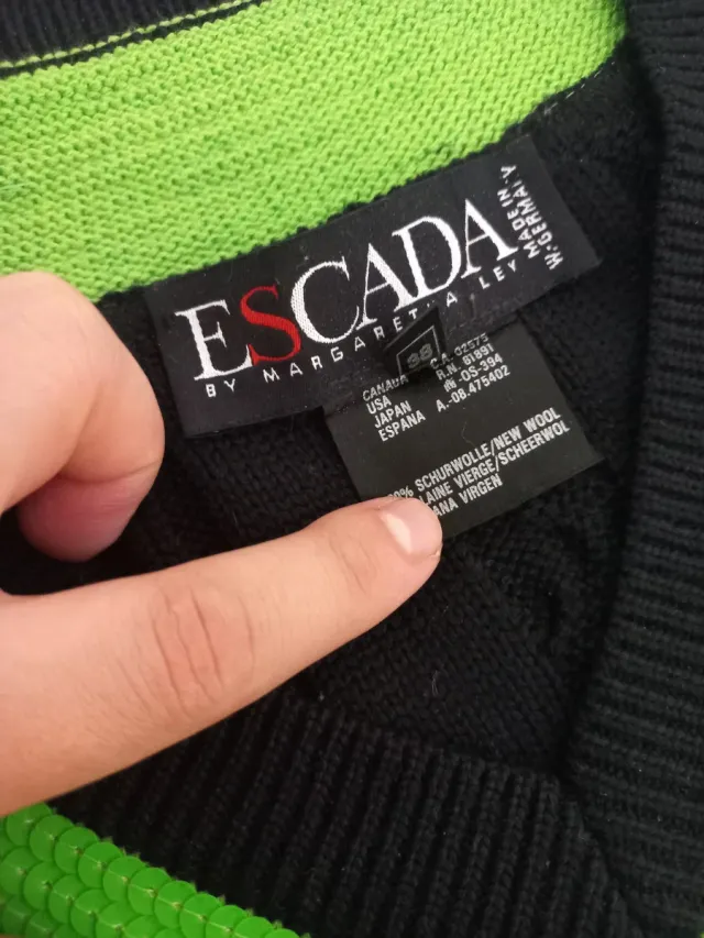 Escada Jersey Negro y Verde