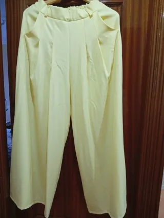 Pantalón ancho amarillo