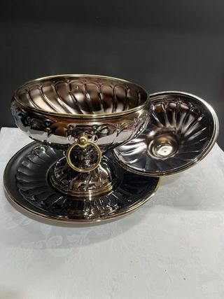 Zuppiera rifiniture calvanicamente  
dorate 24 KT