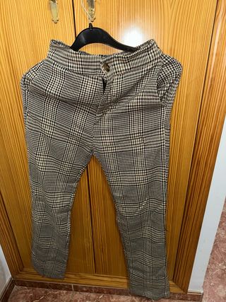 Pantalón estampado cuadros beige y negro