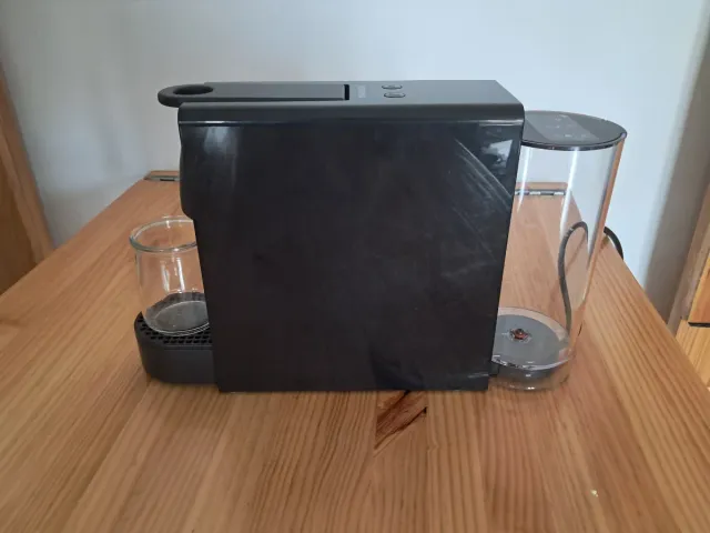 Cafetera Nespresso Essenza Mini Krups