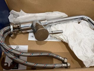 Grifo de cocina plateado