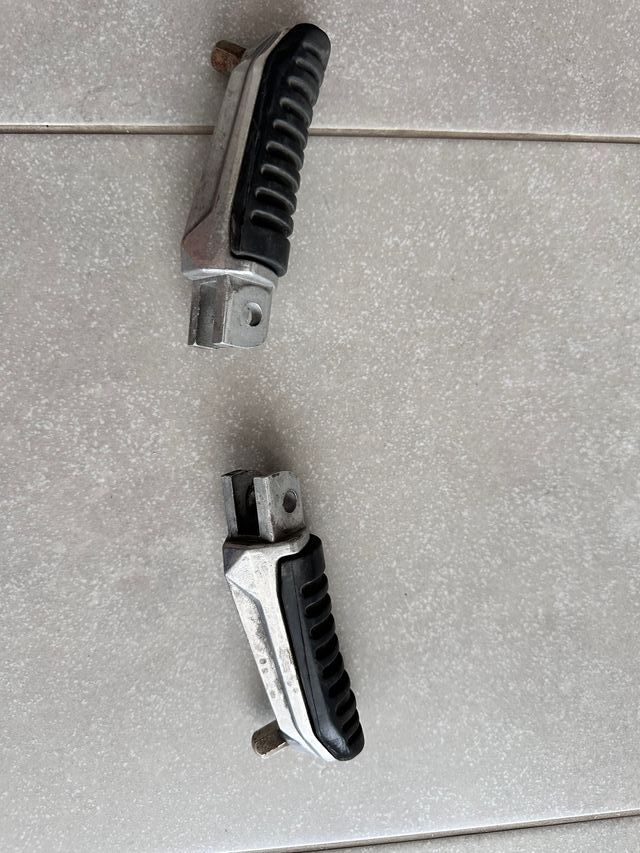 Estriberas Suzuki Originales (Par)