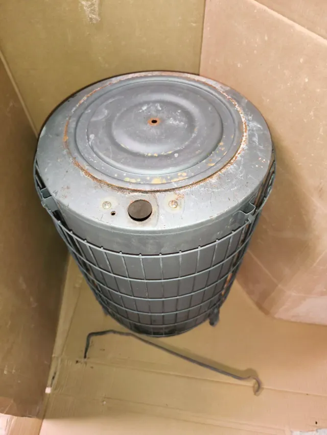 Estufa de leña metálica