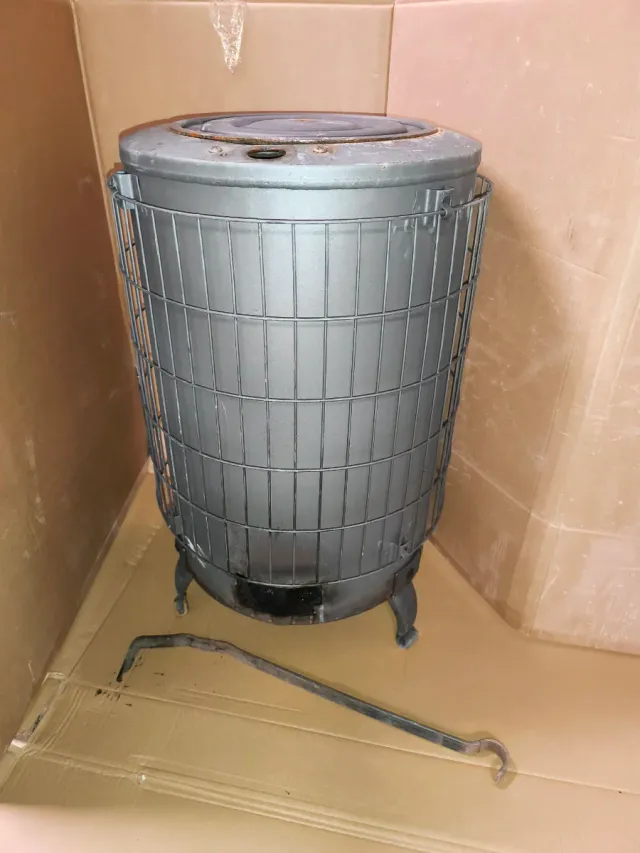 Estufa de leña metálica