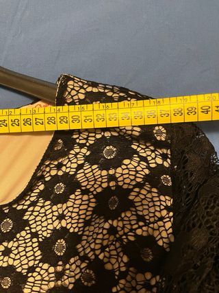 Abito donna pizzo nero con fodera neutra