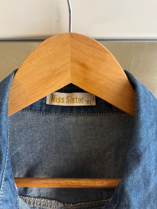 Vestido  camisero vaquero midi con tachuelas