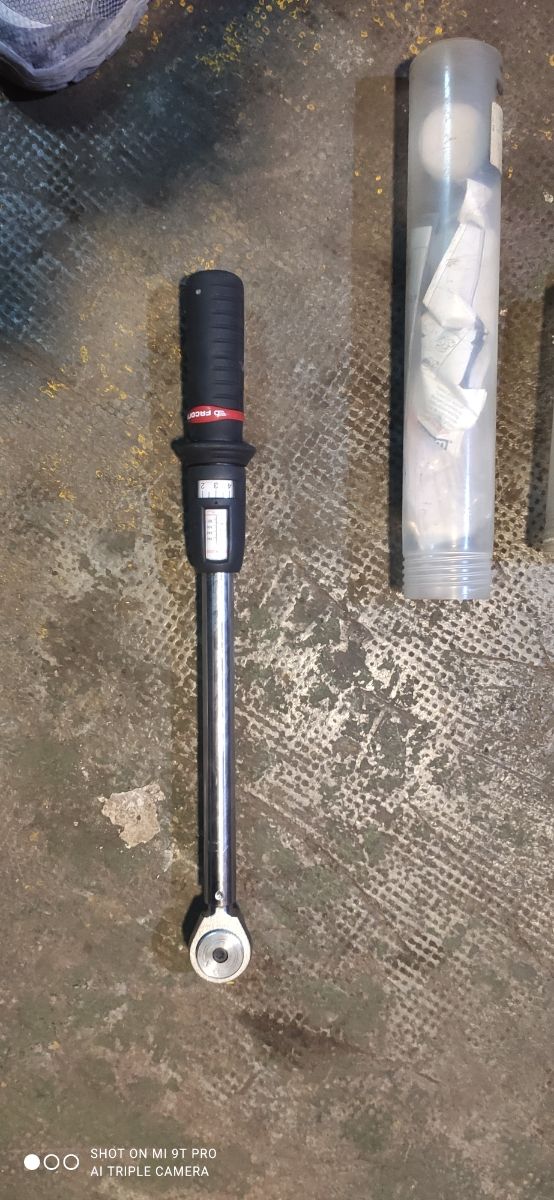 Llave dinamométrica para taller de mecánica FACOM