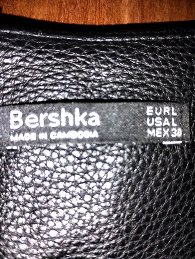 Minifalda polipiel negra con cremallera