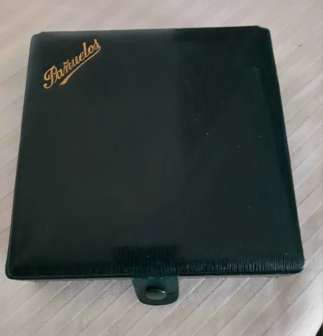 Caja Pañuelos Piel Verde