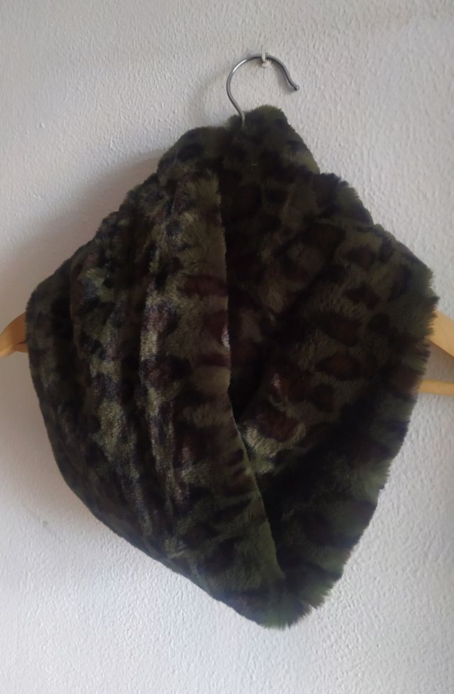 Bufanda tipo cuello, estampado animal