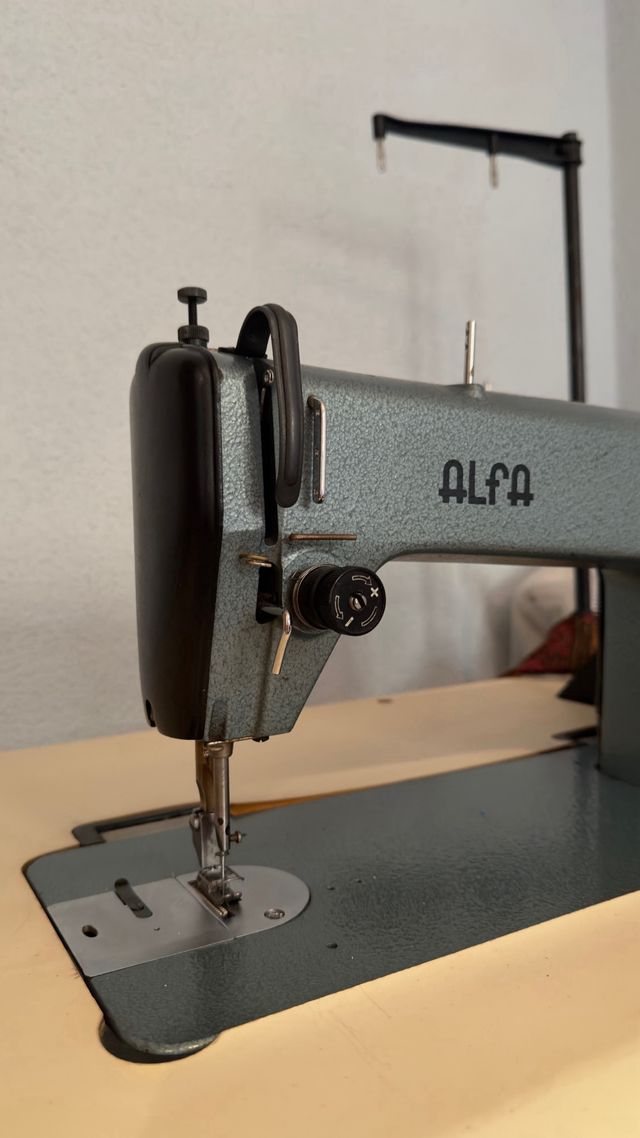 Máquina de coser Alfa industrial