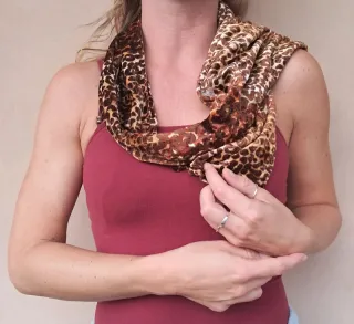 Sciarpa vintage leopardata in velluto