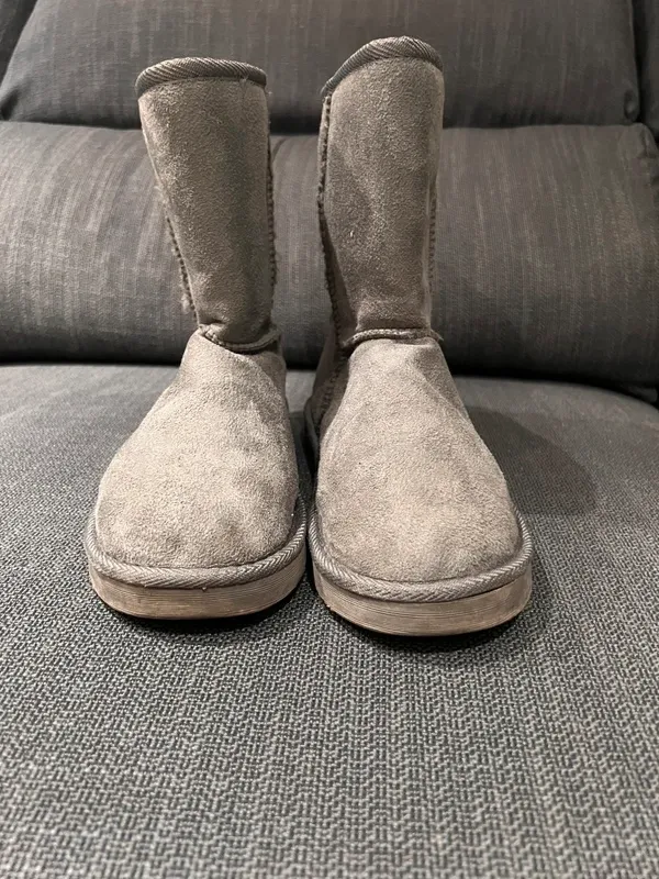 Botas grises como nuevas