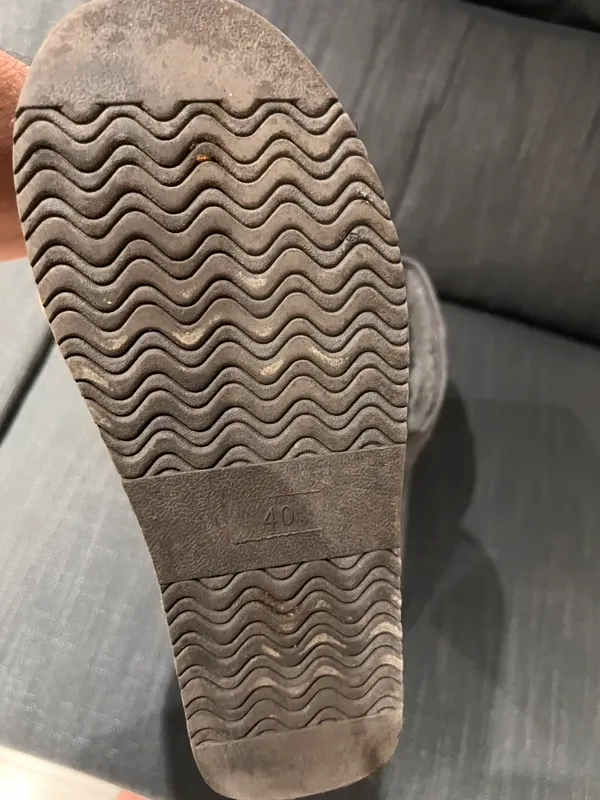 Botas grises como nuevas