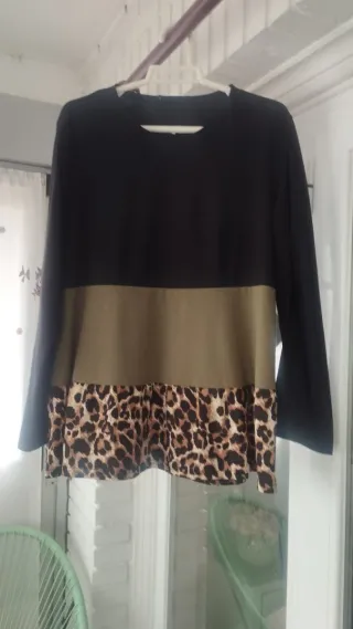 Blusón original negro verde y animal