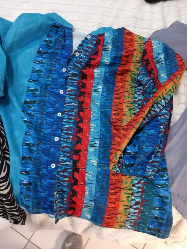 Camicia blu e multicolor