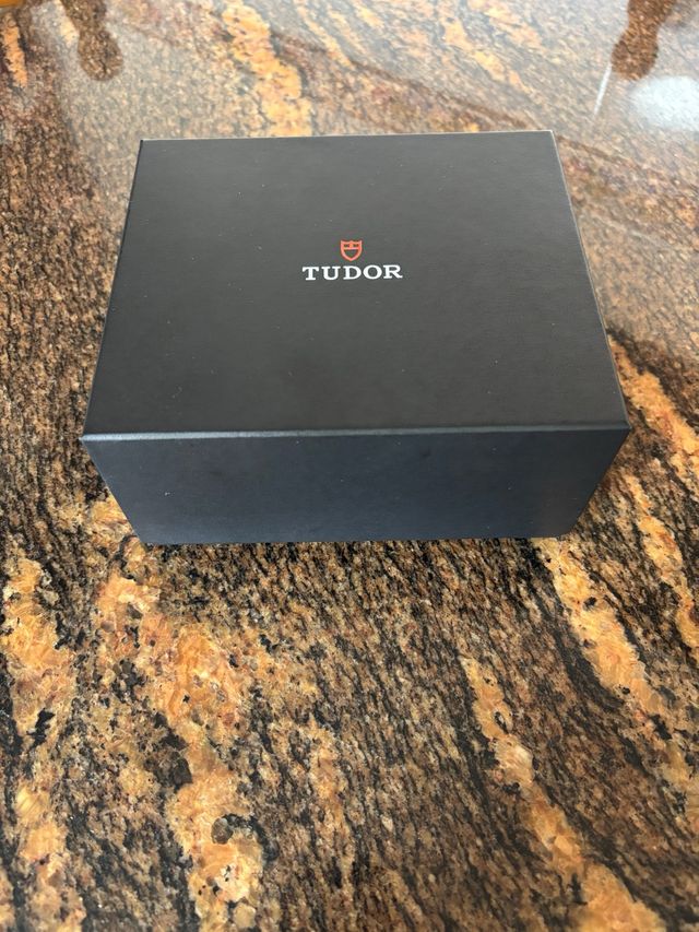 Caja Tudor Black Bay 41mm