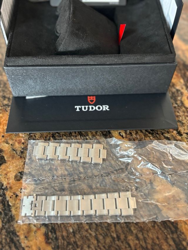 Caja Tudor Black Bay 41mm
