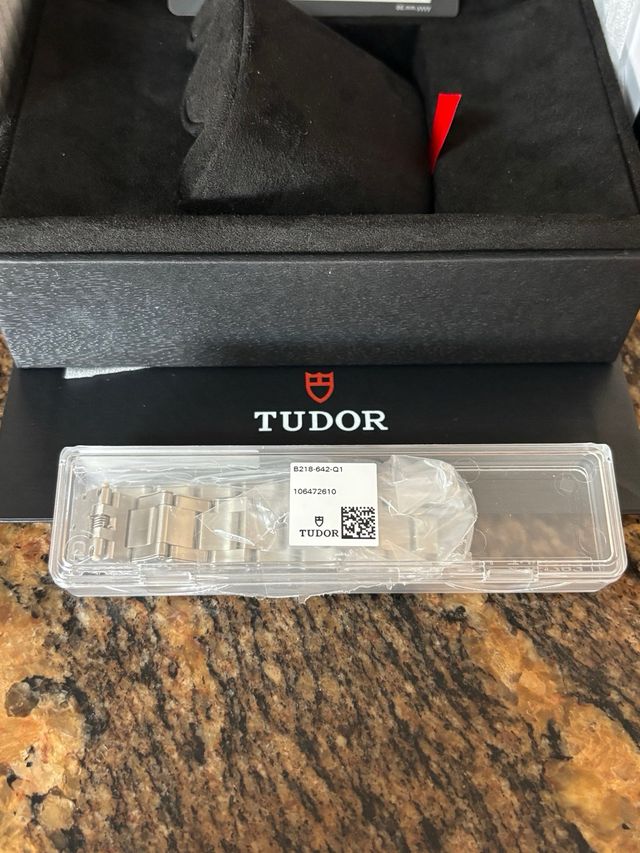 Caja Tudor Black Bay 41mm