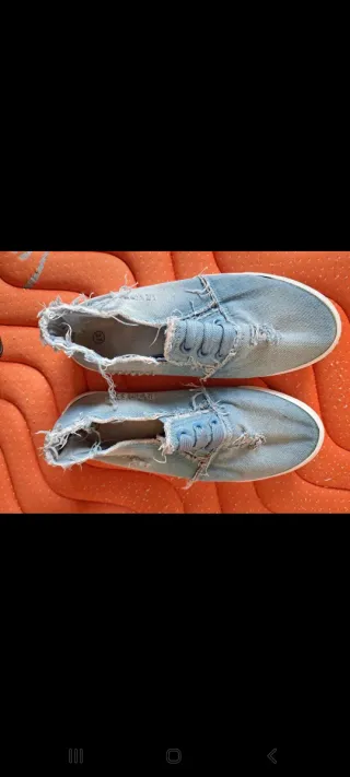 Playeras vaqueras desgastadas talla 37