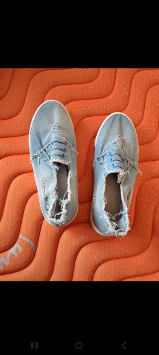 Playeras vaqueras desgastadas talla 37