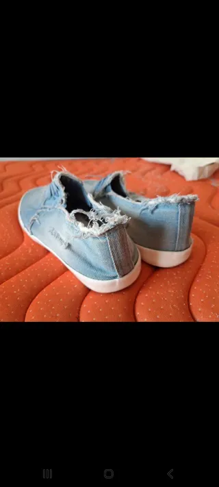 Playeras vaqueras desgastadas talla 37