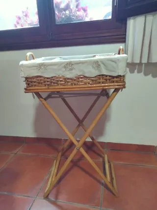 Tavolino in vimini con tessuto