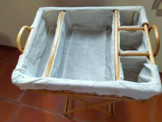 Tavolino in vimini con tessuto