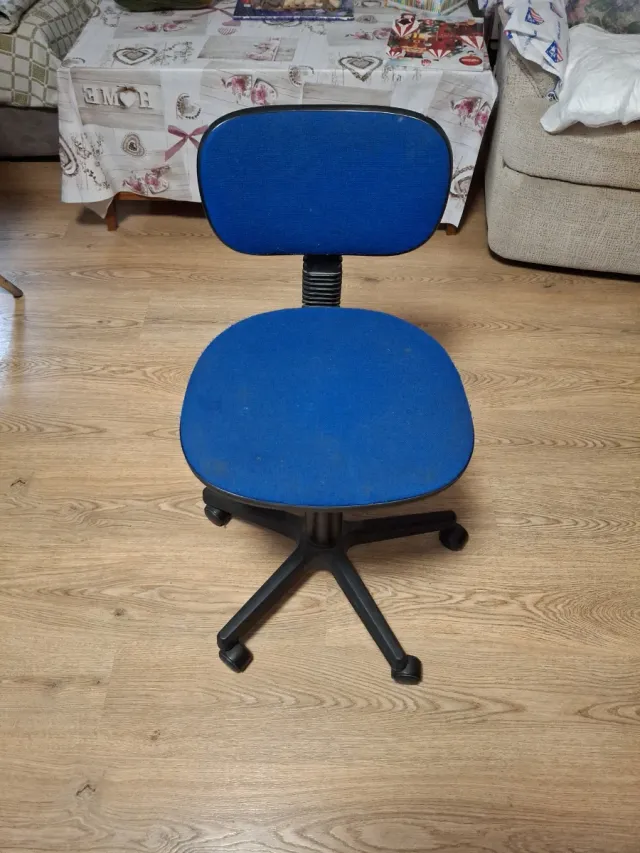 Silla de escritorio azul y negra