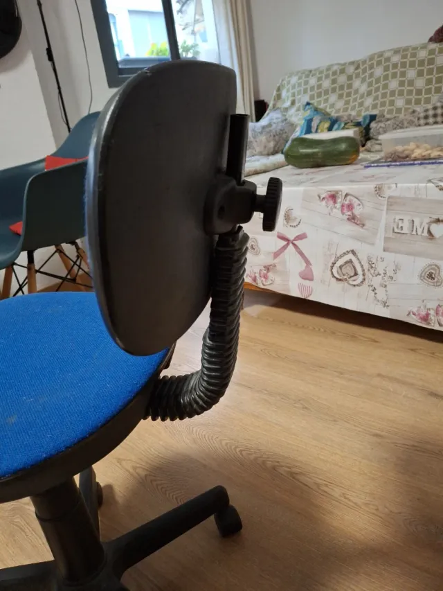 Silla de escritorio azul y negra