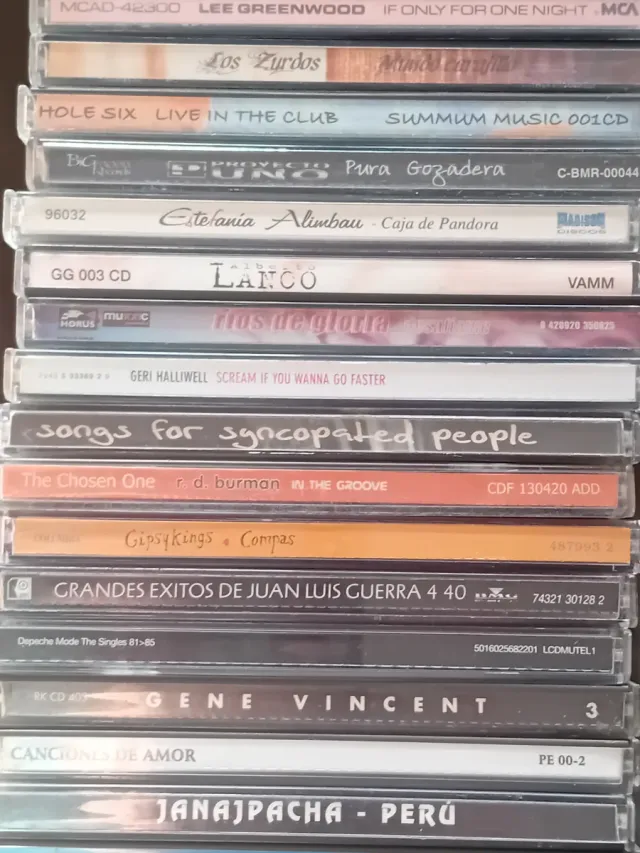Lote 1 di 100 CD Musica Varia