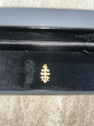 Cruz de oro con detalles