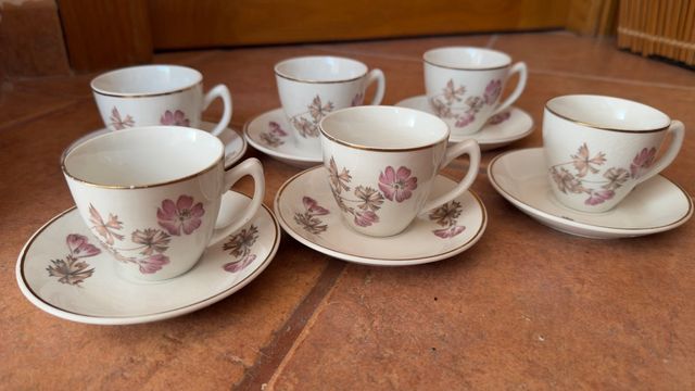 Juego 6 tazas de porcelana con platillos