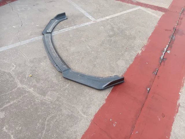 Lip delantero universal carbono