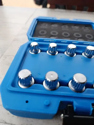 Set 10 Perni Antirrobo Brilliant Tools VW