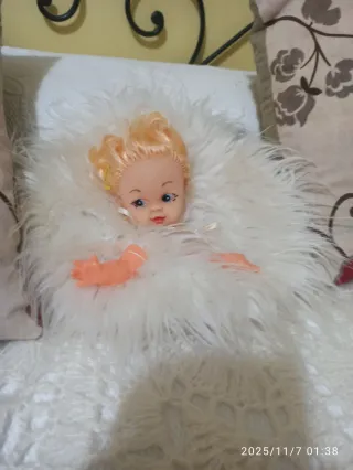 Muñeco grandeuy gracioso.  multicolor