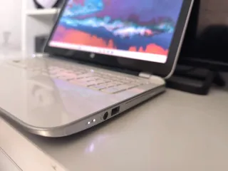 HP Pavilion Plata y Blanco