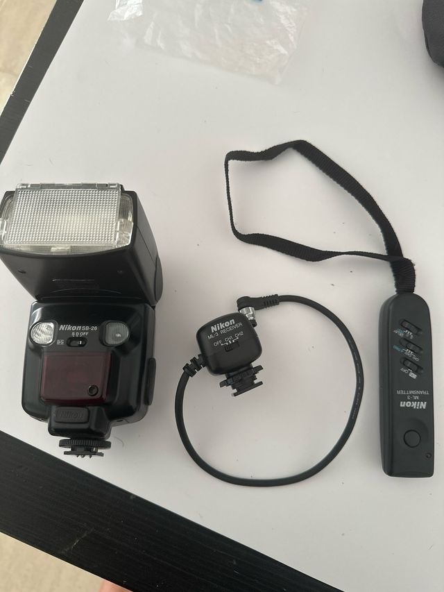 Flash Nikon SB-26 + Receptor y Mando Nikon .