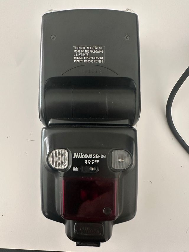 Flash Nikon SB-26 + Receptor y Mando Nikon .