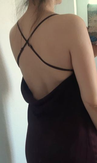 Vestido corto con espalda al aire. De H&M. Nuevo s