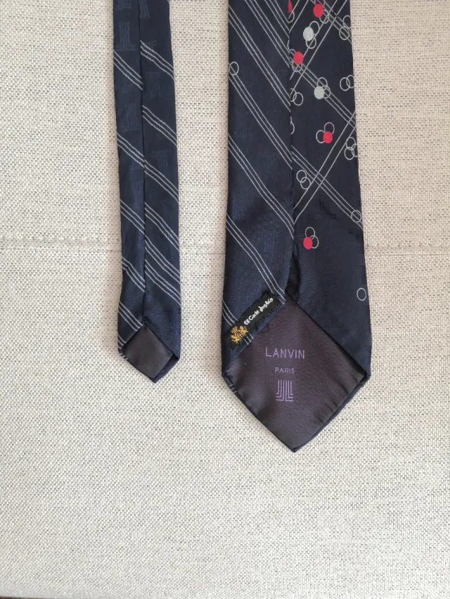 Corbata seda azul marino con estampados